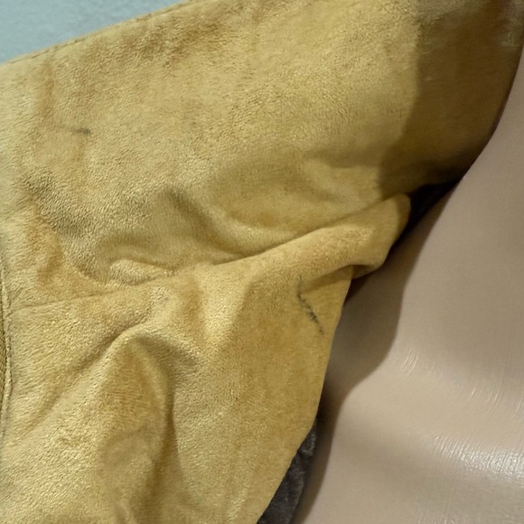 Coldwater Creek faux suede/faux fur trim and Wolf appliqué. - Picture 5 of 5